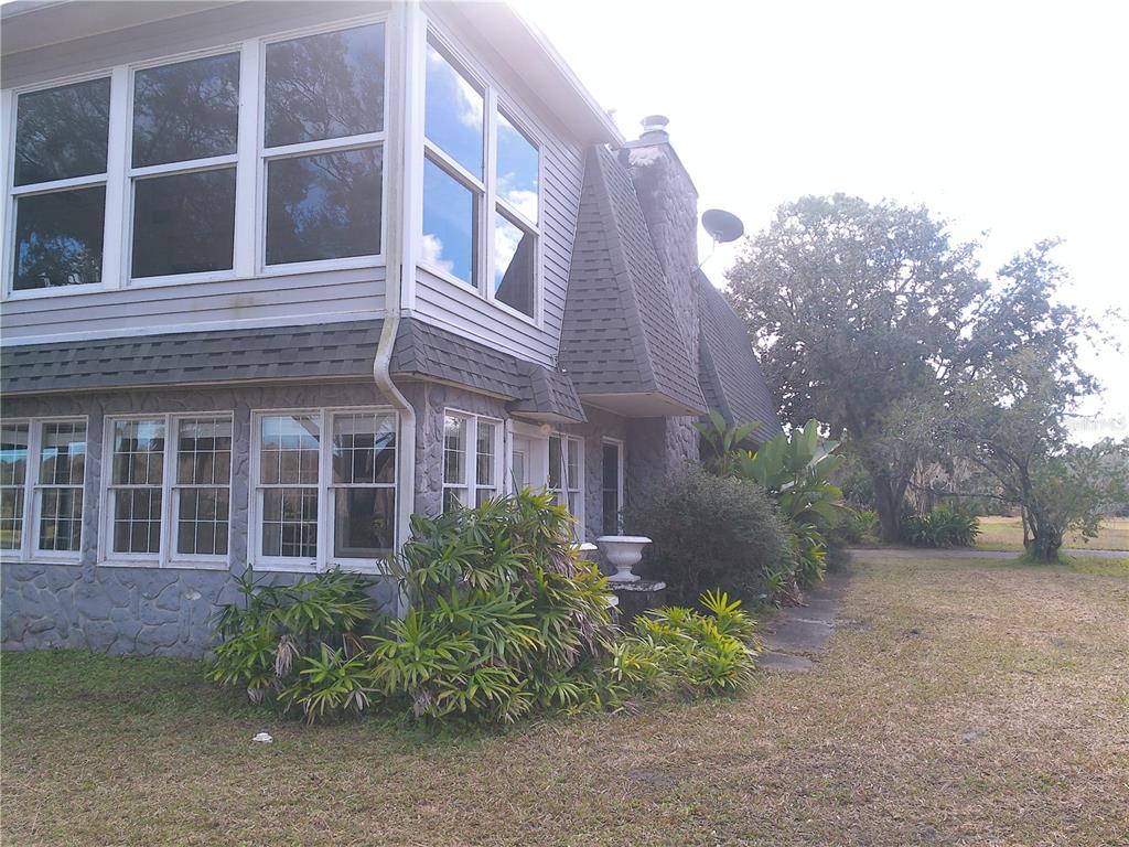 3821 East Osceola Road Geneva, FL 32732 - Photo 11 of 37 front view of a building