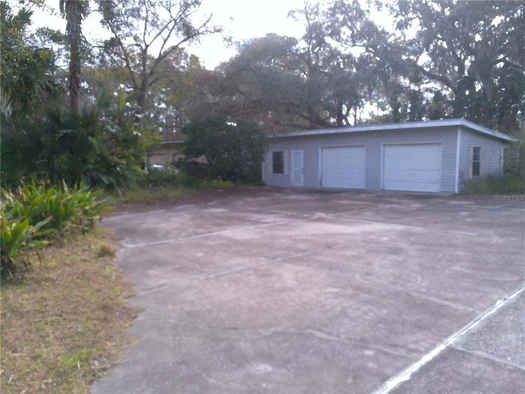 3821 East Osceola Road Geneva, FL 32732 - Photo 2 of 37 a view of a yard with large trees