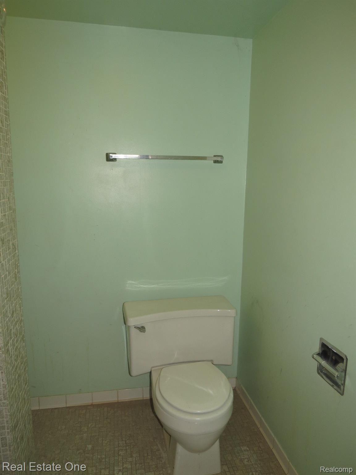 6515 Pelham Road Allen Park, MI 48101 - Photo 23 of 28 202.JPG