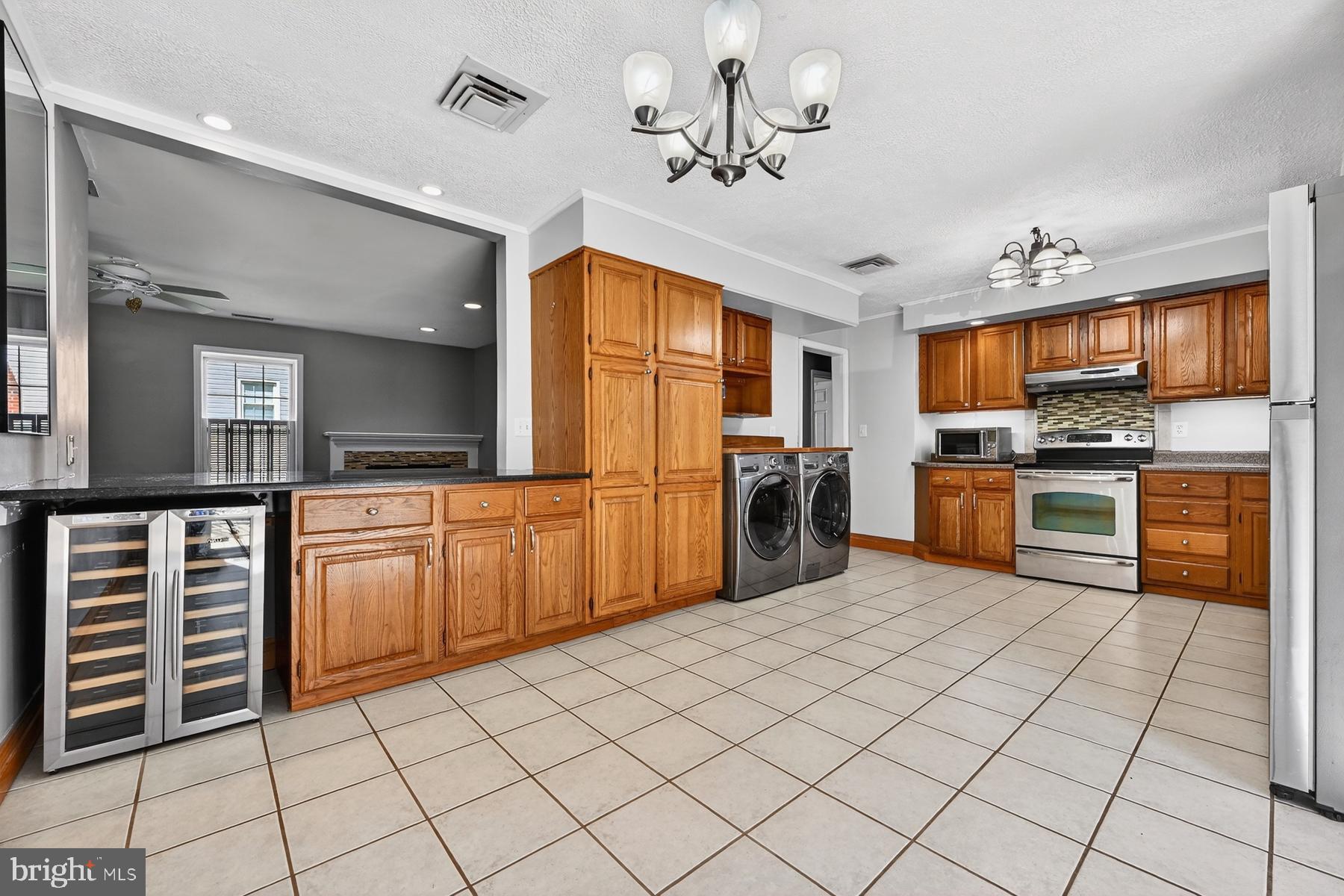 118 Elliott Place Edgewater, MD 21037 - Photo 13 of 57 Kitchen w/ Wine Storage