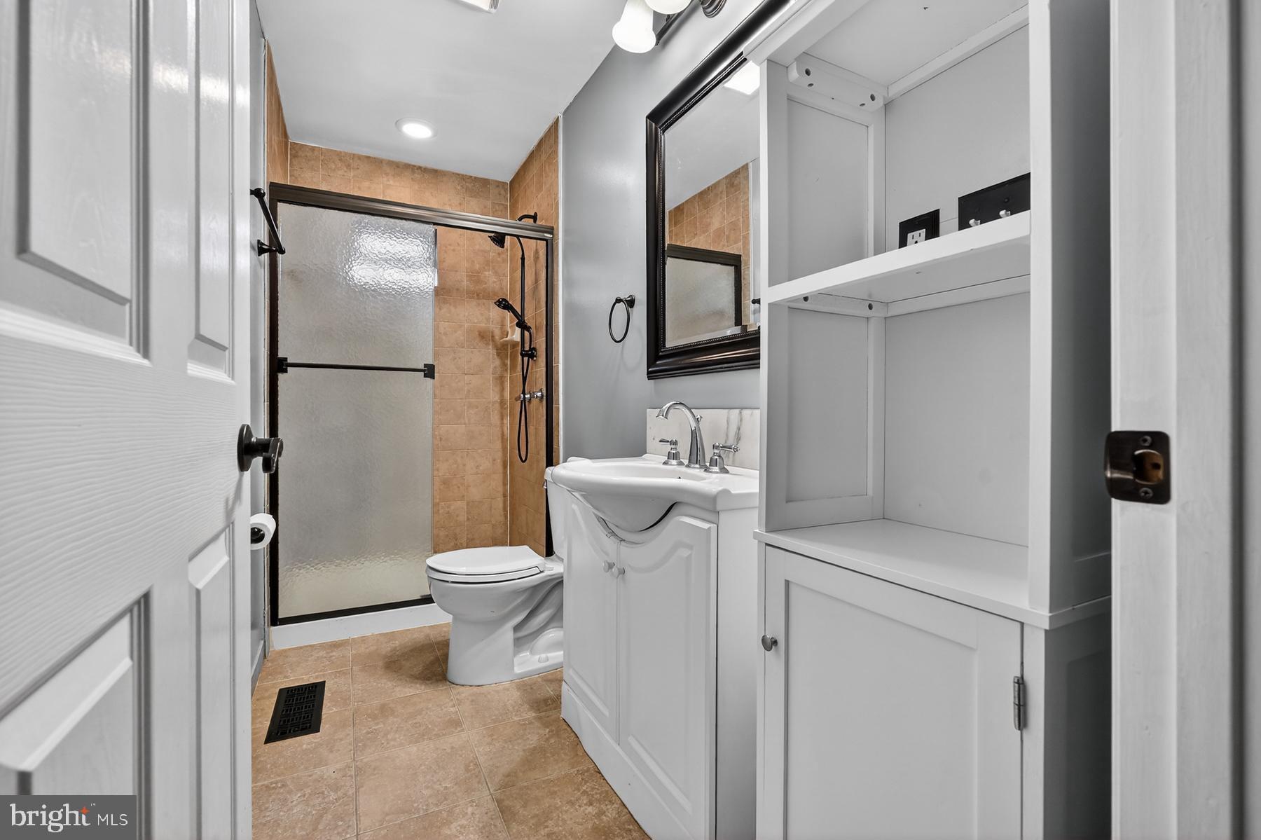 118 Elliott Place Edgewater, MD 21037 - Photo 30 of 57 Guest Full Bathroom