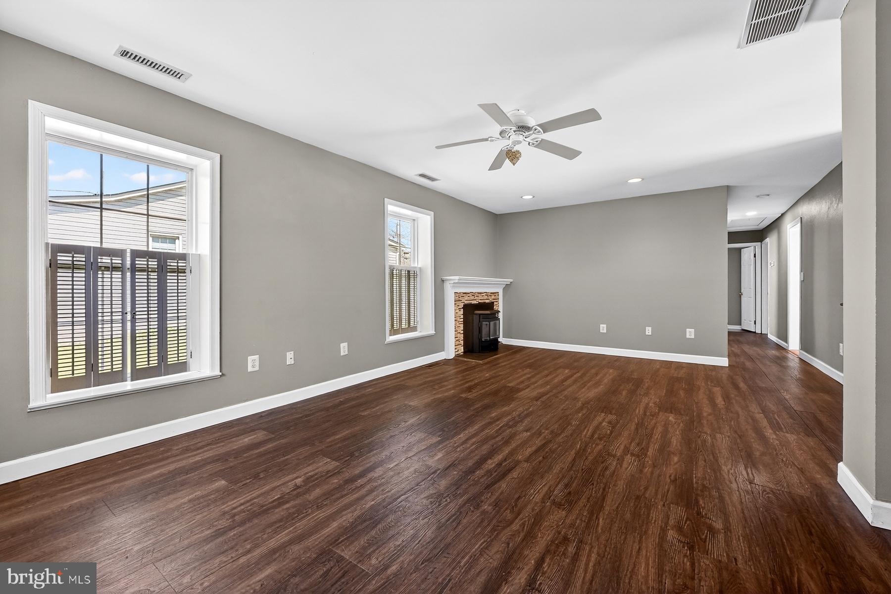 118 Elliott Place Edgewater, MD 21037 - Photo 8 of 57 Family Room