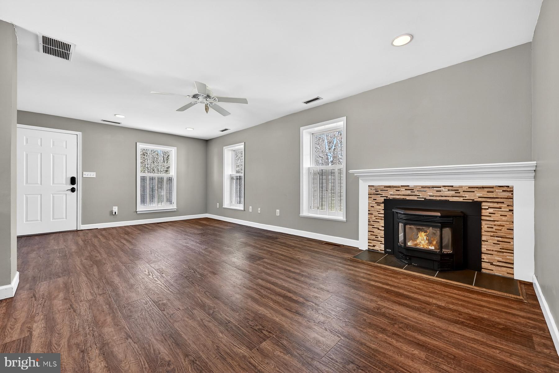 118 Elliott Place Edgewater, MD 21037 - Photo 9 of 57 Family Room w/Fireplace