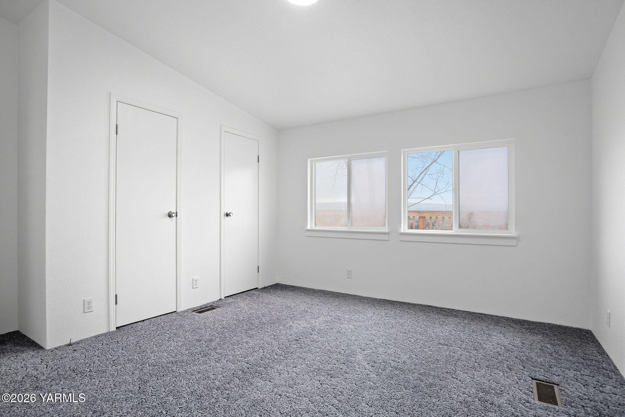 140 Duim Road Selah, WA 98942 - Photo 16 of 22 a view of an empty room with a window