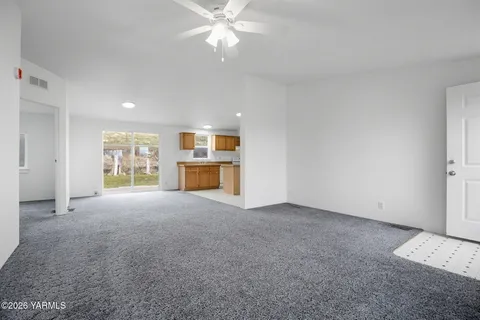 $329,000 | 140 Duim Road, Selah, WA 98942