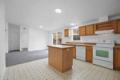 $329,000 | 140 Duim Road, Selah, WA 98942