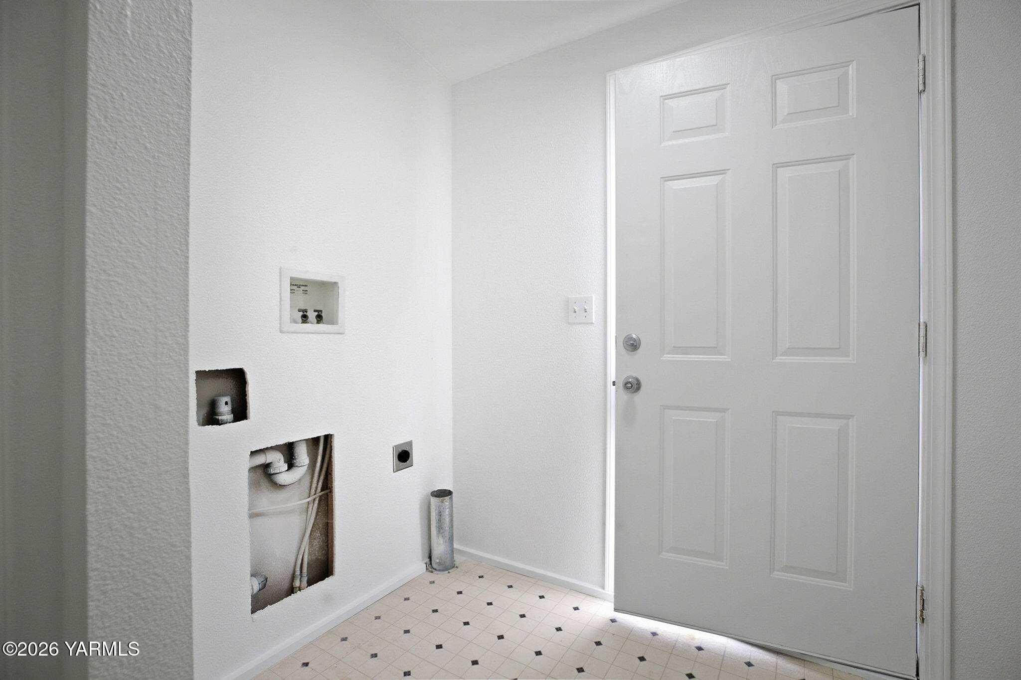 140 Duim Road Selah, WA 98942 - Photo 22 of 22 a bathroom with a sink