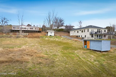 $329,000 | 140 Duim Road, Selah, WA 98942