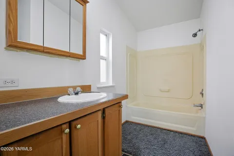 $329,000 | 140 Duim Road, Selah, WA 98942