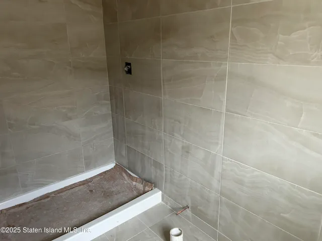 $1,425,000 | 471 Stewart Avenue | South New York