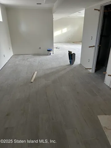 $1,425,000 | 471 Stewart Avenue | South New York