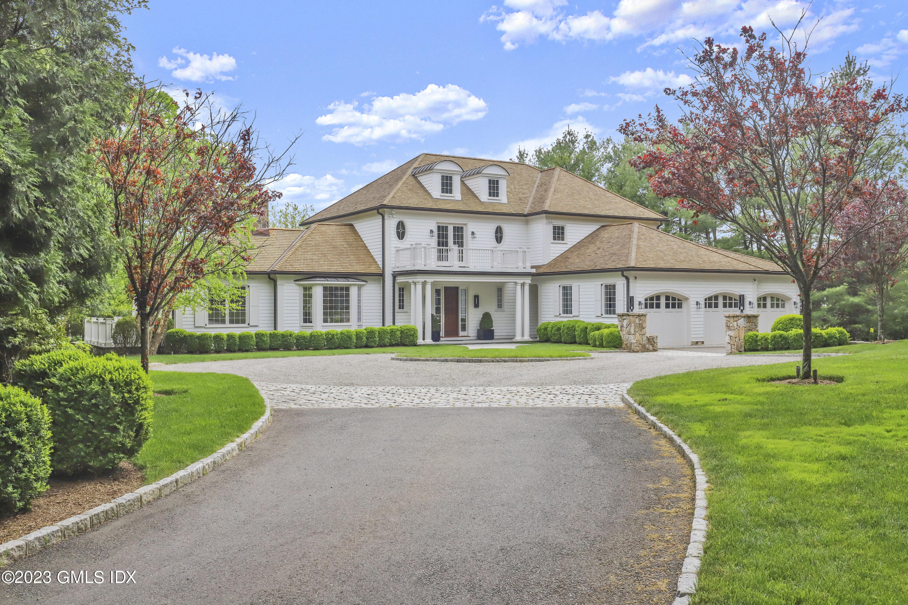 a view of house with a big yard