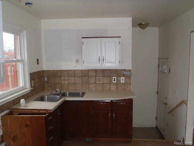 13162 Rosedale Street Southgate, MI 48195 - Photo 4 of 6 P1035606.JPG