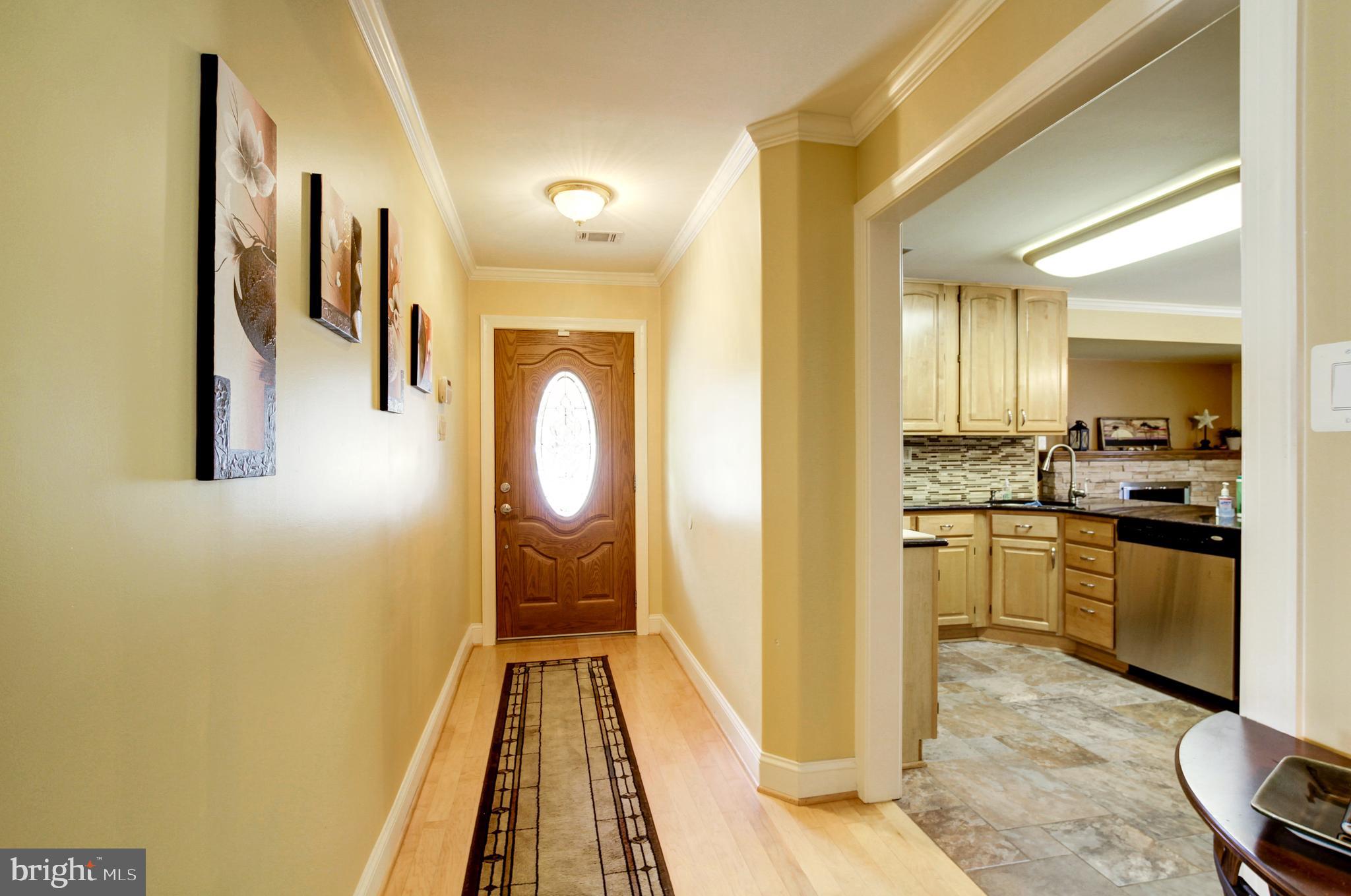15707 Bond Mill Road Laurel, MD 20707 - Photo 5 of 48 Entrance facing front door/Kitchen on right