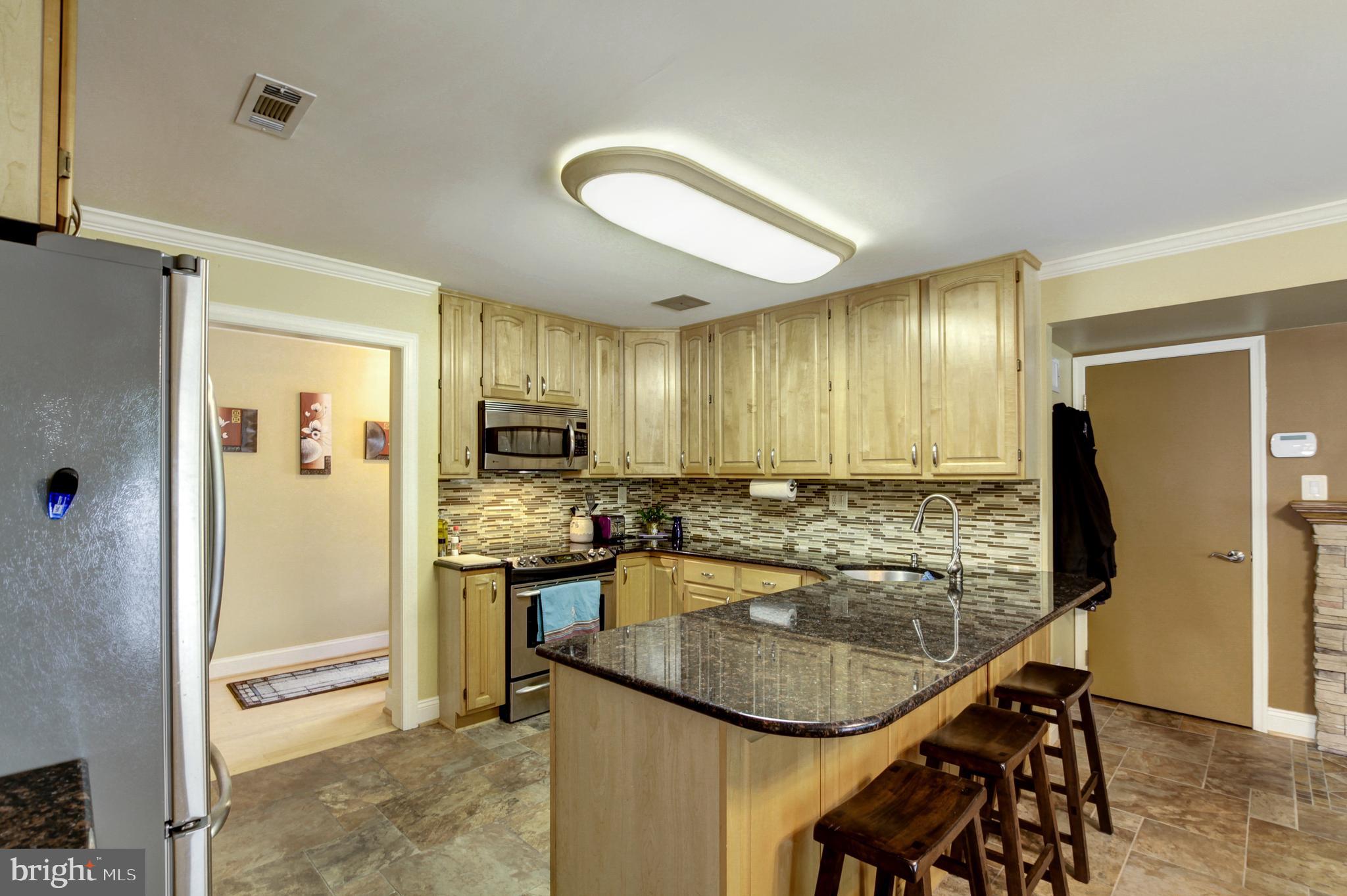 15707 Bond Mill Road Laurel, MD 20707 - Photo 8 of 48 Kitchen Breakfast bar