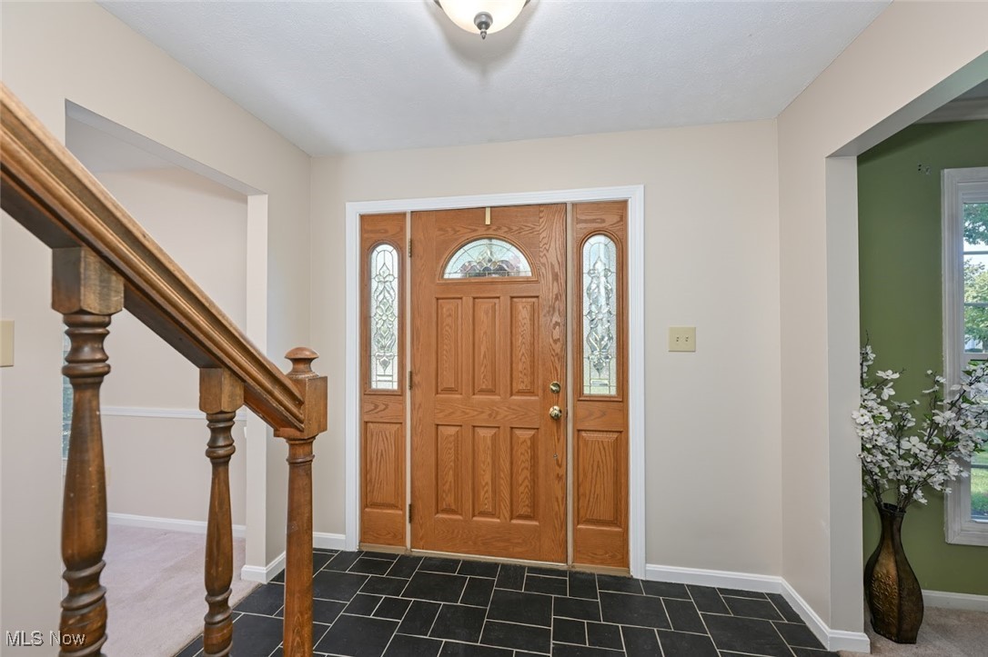 28536 Knickerbocker Road Bay Village, OH 44140 - Photo 5 of 43 Gallery Image 5