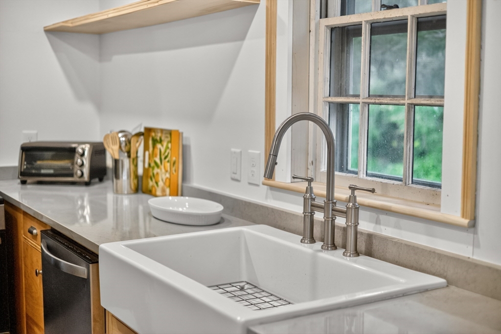 120 Ocean View Avenue Barnstable, MA 02635 - Photo 11 of 39