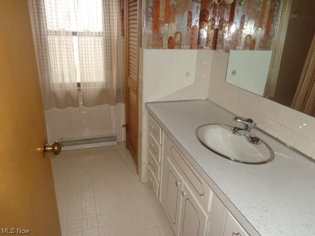 6351 Manchester Road Parma, OH 44129 - Photo 17 of 25 2nd Bathroom