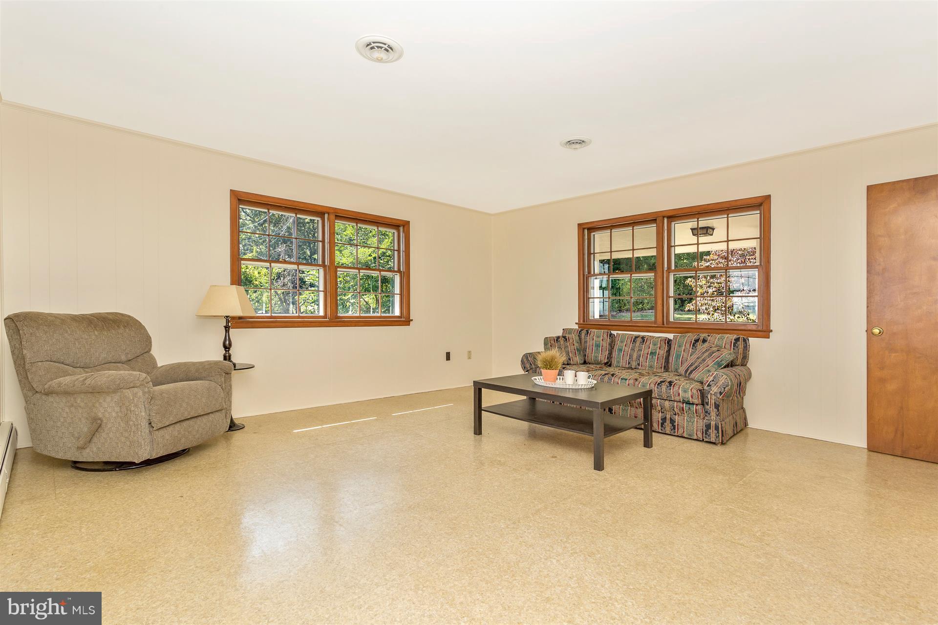 7200 Kehne Road Frederick, MD 21702 - Photo 8 of 30 Living Room