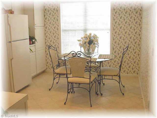 7513 Riverside Court Clemmons, NC 27012 - Photo 6 of 7 Other. Breakfast Area