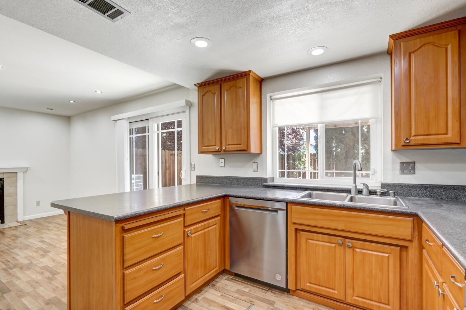 6932 Springmont Drive Elk Grove, CA 95758 - Photo 21 of 47