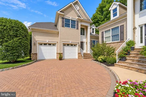 $799,900 | 25 Brittany Court, Atlantic Highlands, NJ 07716