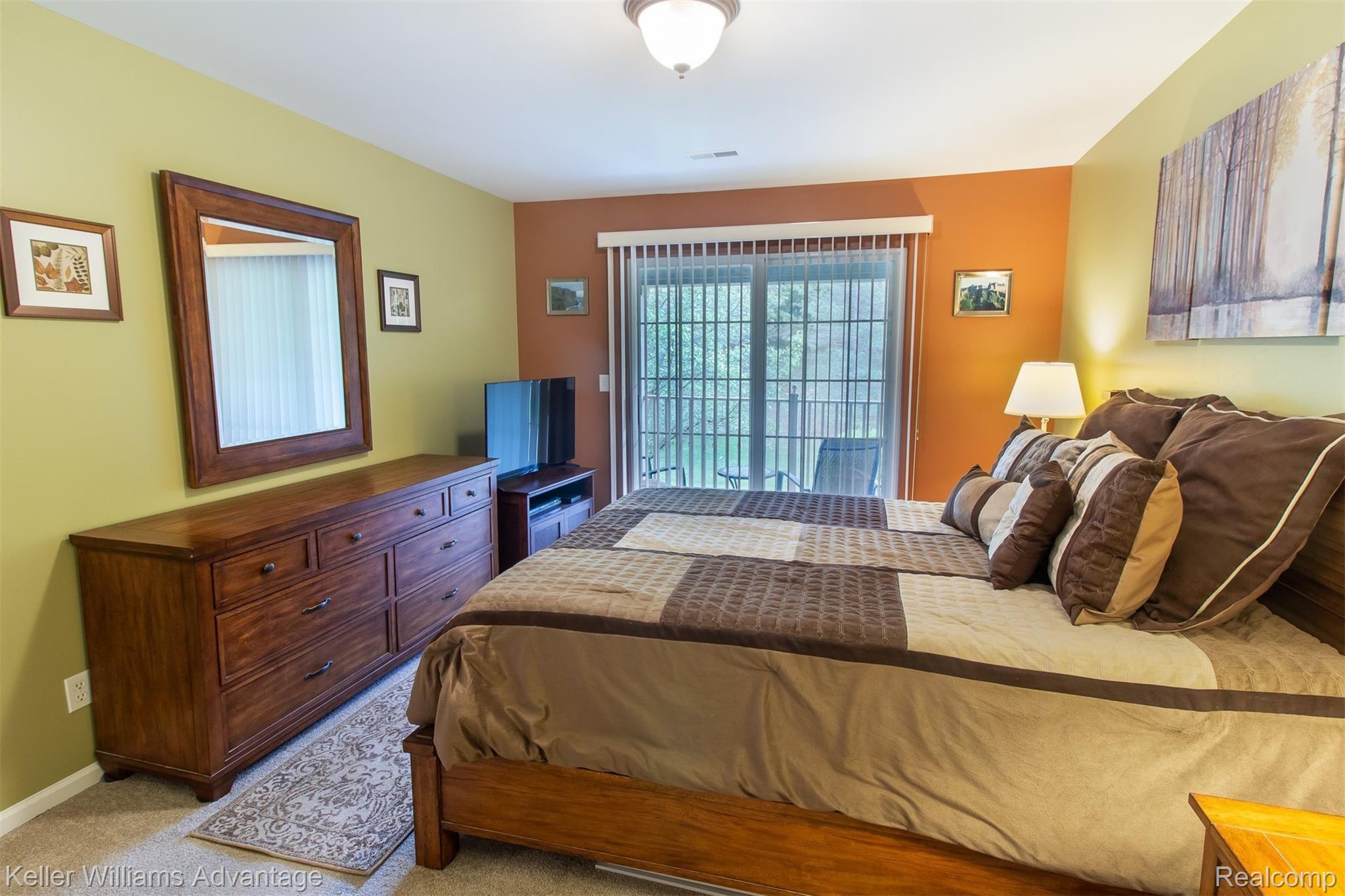 3620 Oakmonte Boulevard Rochester, MI 48306 - Photo 14 of 41 OakmonteBlvd_3620_MasterBed_02.jpg