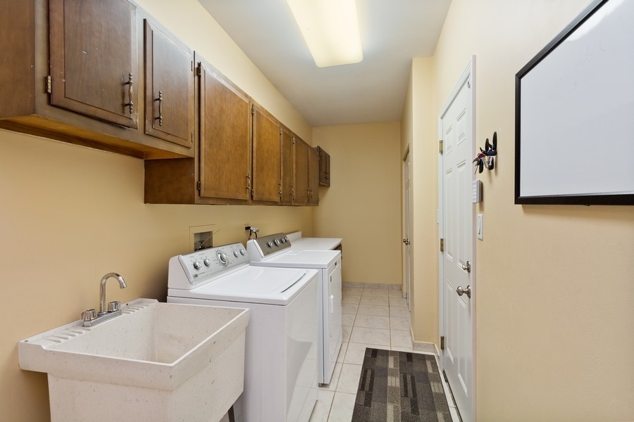 1164 Devonshire Road Buffalo Grove, IL 60089 - Photo 18 of 20 a utility room with dryer and washer