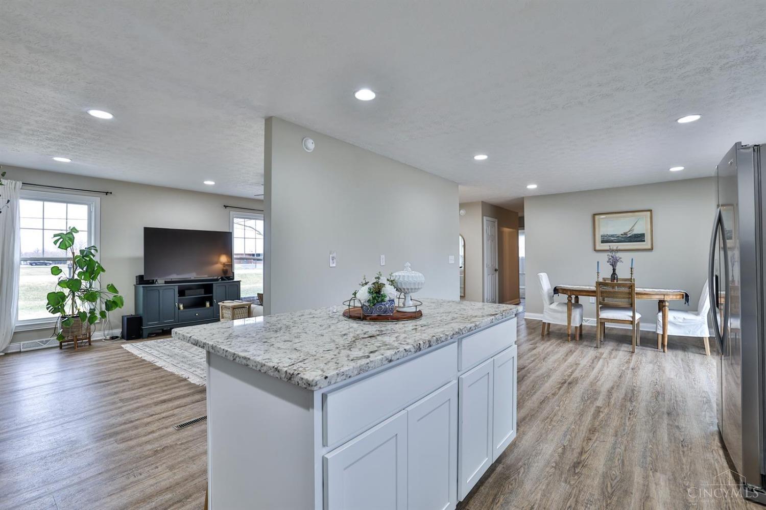 8283 Cox Road West Chester, OH 45069 - Photo 11 of 31 Gallery Image 11