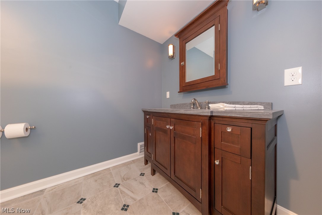 3794 Hillbrook Road Cleveland, OH 44118 - Photo 19 of 35 Gallery Image 19
