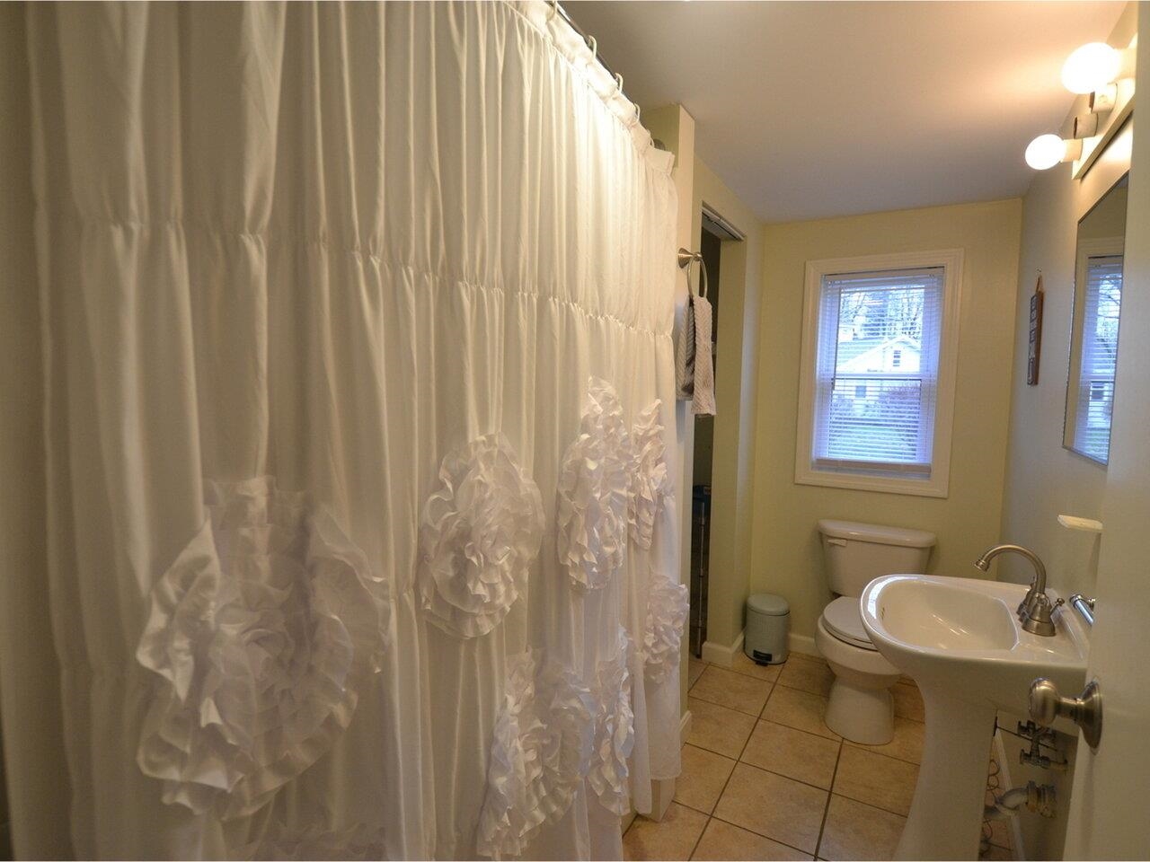 588 Mills Point Road Colchester, VT 05446 - Photo 8 of 32 Gallery Image 8