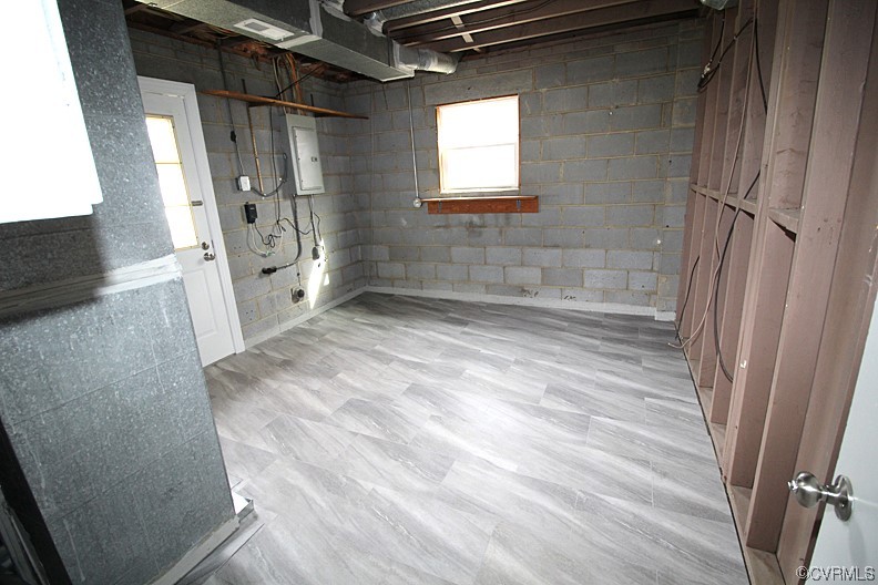 6440 Commander Road Richmond, VA 23224 - Photo 20 of 20 a bathroom with a shower and a tub
