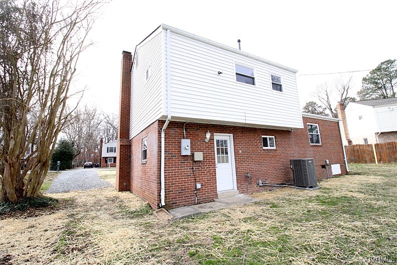 6440 Commander Road Richmond, VA 23224 - Photo 5 of 20 a front view of a house with a yard
