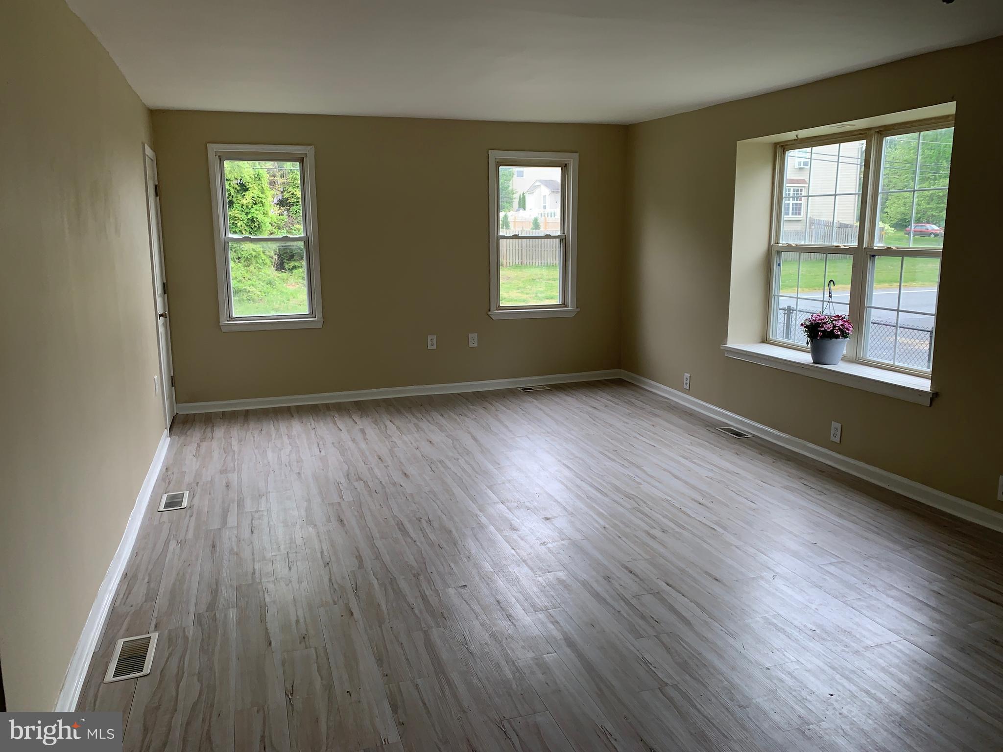 2312 Good Intent Road Deptford, NJ 08096 - Photo 5 of 13 Living room