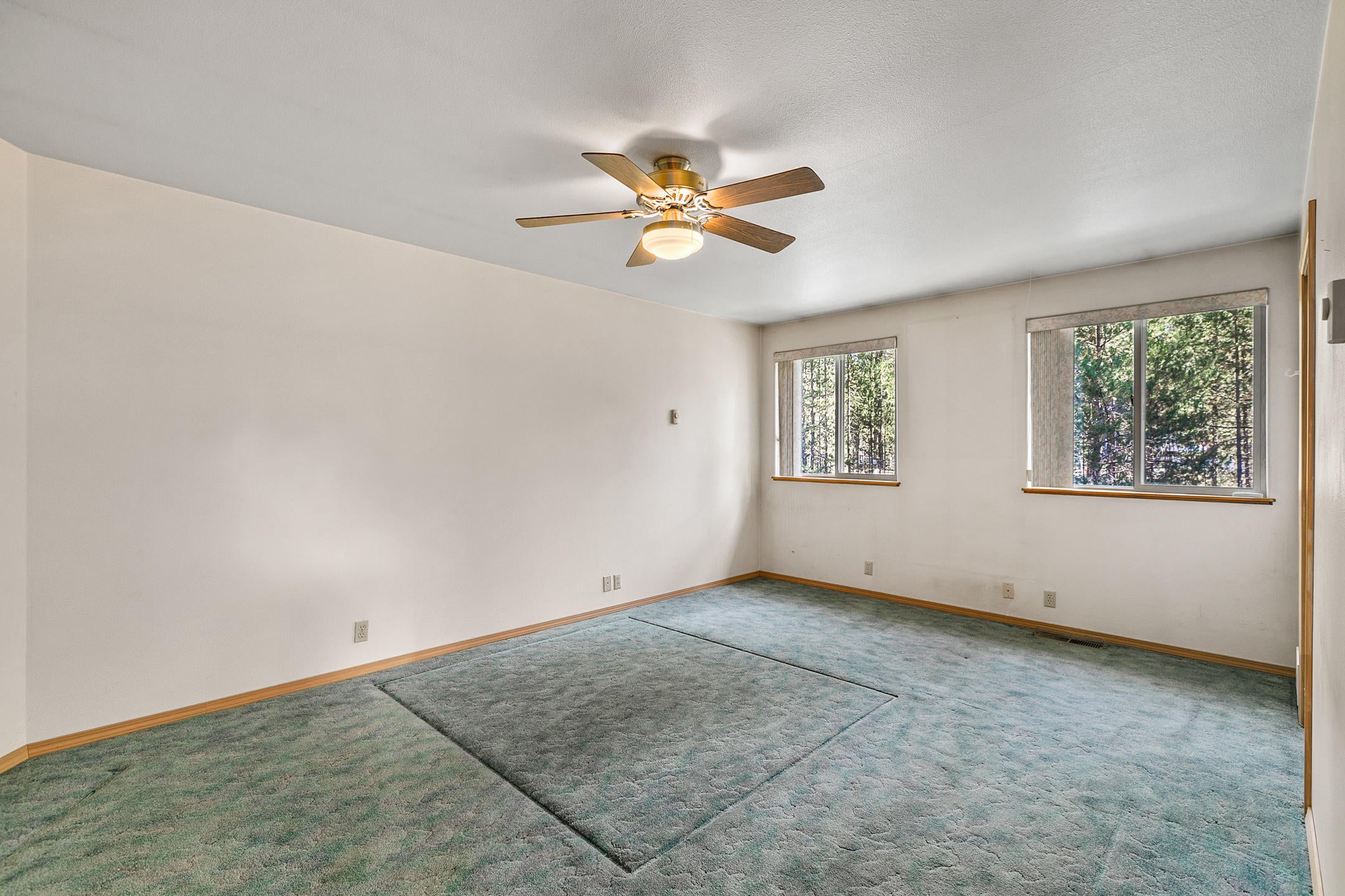 51485 Birch Road La Pine, OR 97739 - Photo 26 of 31 Master Bedroom