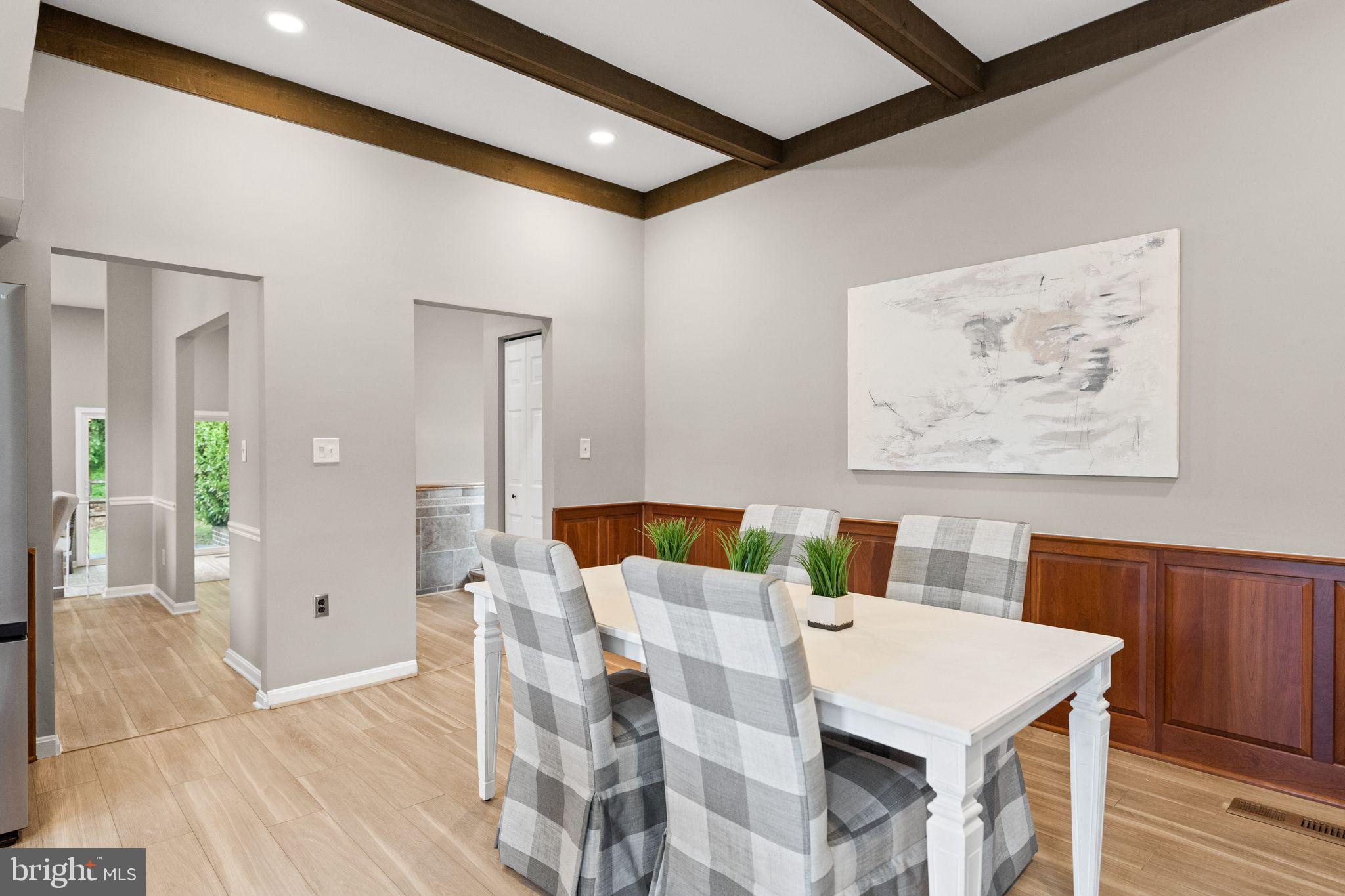 10028 Dellcastle Road Gaithersburg, MD 20886 - Photo 11 of 57 Table space kitchen