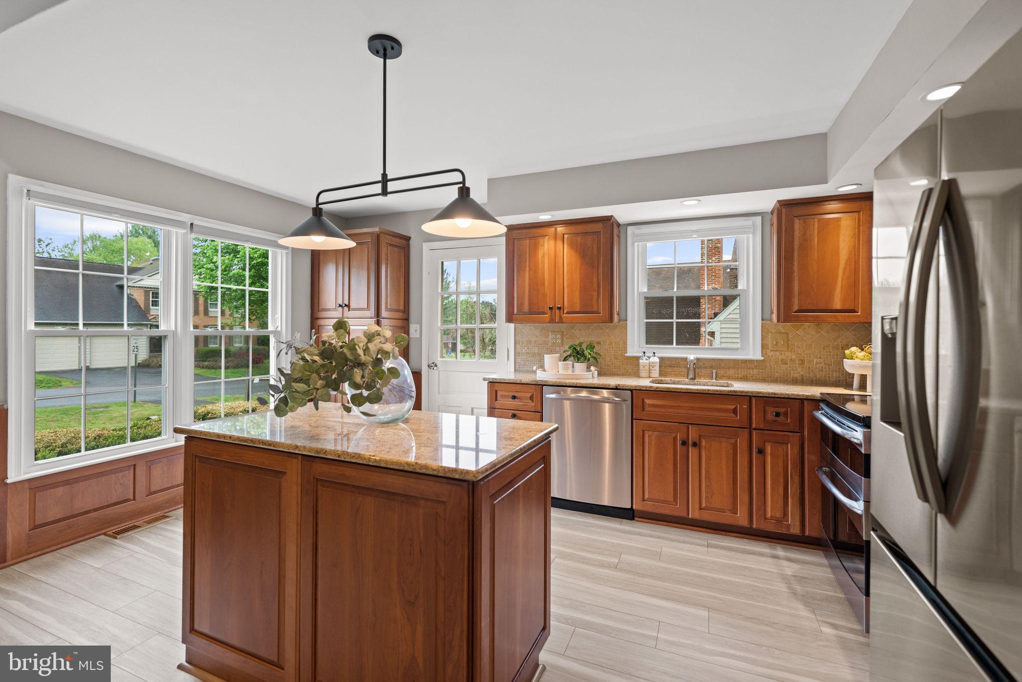 10028 Dellcastle Road Gaithersburg, MD 20886 - Photo 12 of 57 Kitchen island