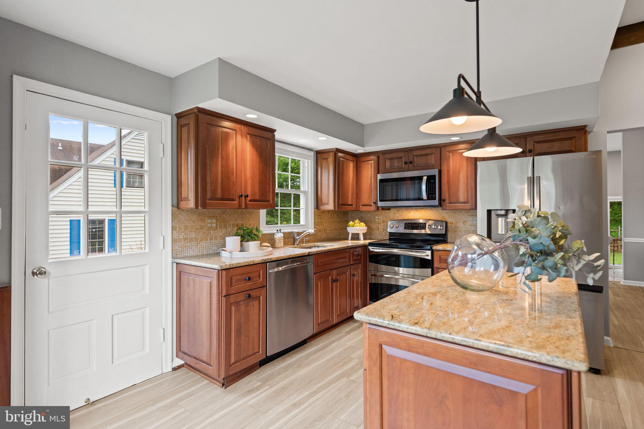 10028 Dellcastle Road Gaithersburg, MD 20886 - Photo 14 of 57 Side entry to updated kitchen