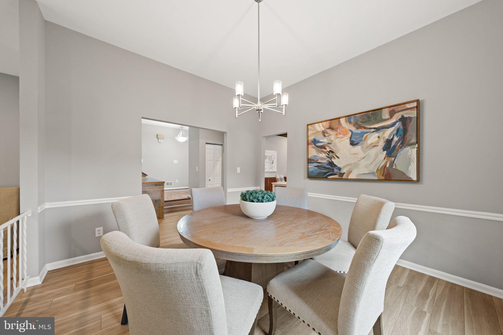 10028 Dellcastle Road Gaithersburg, MD 20886 - Photo 17 of 57 Gracious sized dining room