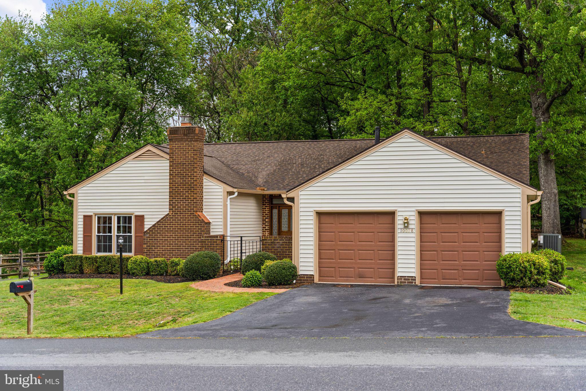 10028 Dellcastle Road Gaithersburg, MD 20886 - Photo 4 of 57 Steps to the neighborhood pool