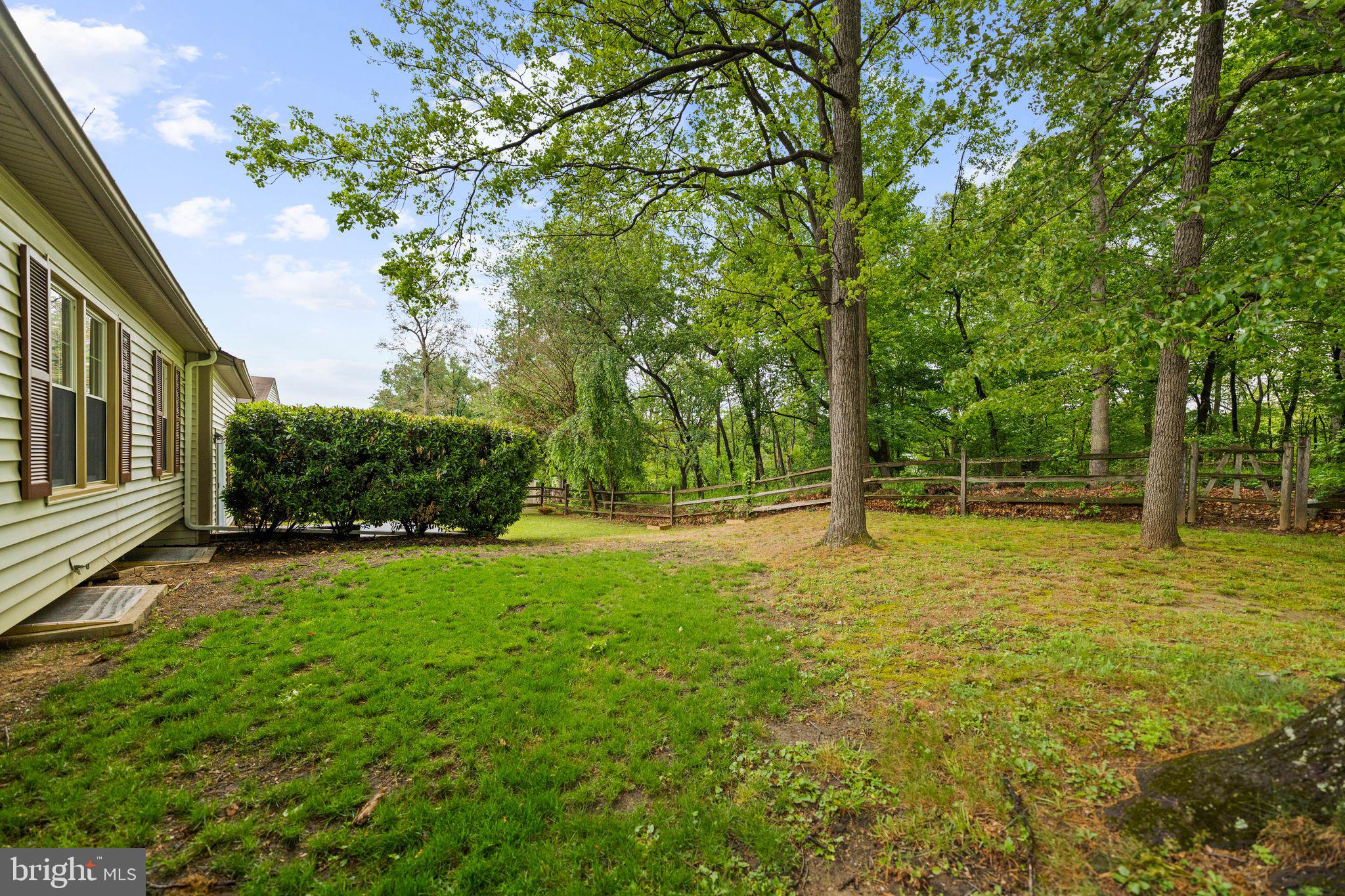 10028 Dellcastle Road Gaithersburg, MD 20886 - Photo 54 of 57 Backyard