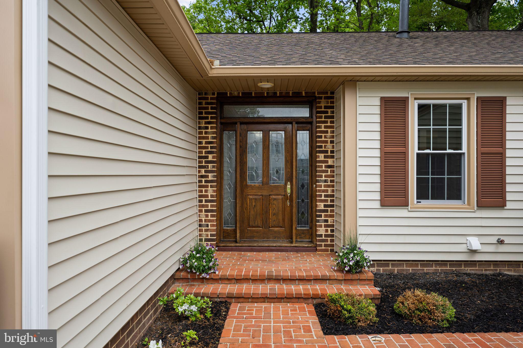 10028 Dellcastle Road Gaithersburg, MD 20886 - Photo 6 of 57 Front porch