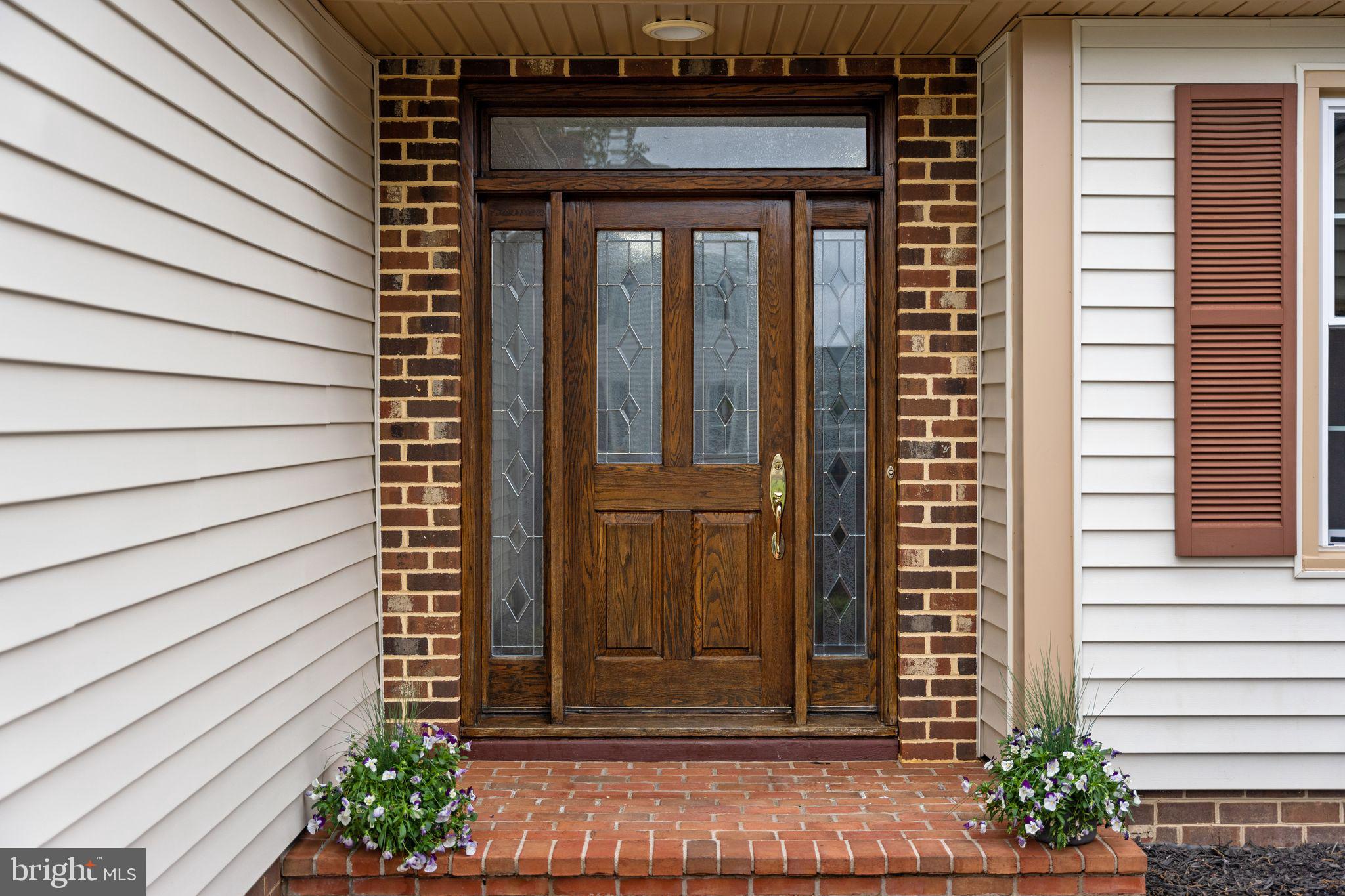 10028 Dellcastle Road Gaithersburg, MD 20886 - Photo 7 of 57 Front door