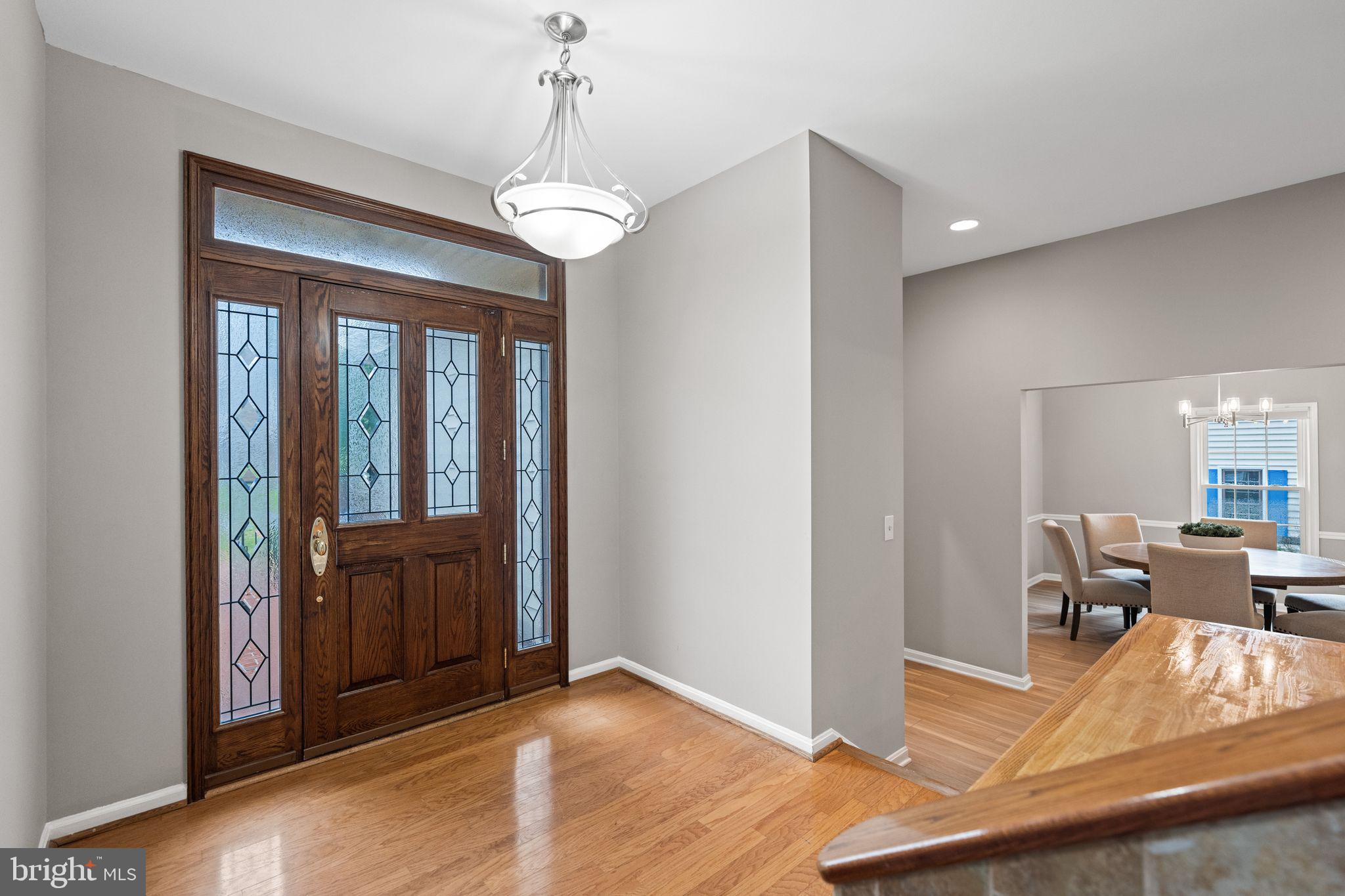 10028 Dellcastle Road Gaithersburg, MD 20886 - Photo 9 of 57 Foyer