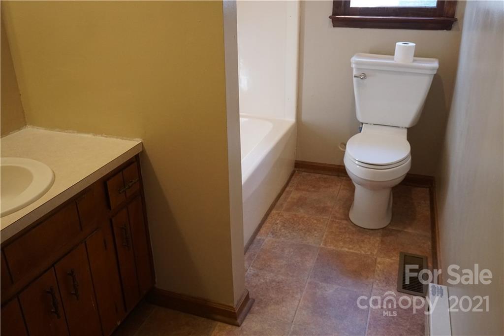 821 Crestridge Road Statesville, NC 28677 - Photo 8 of 25 Gallery Image 8