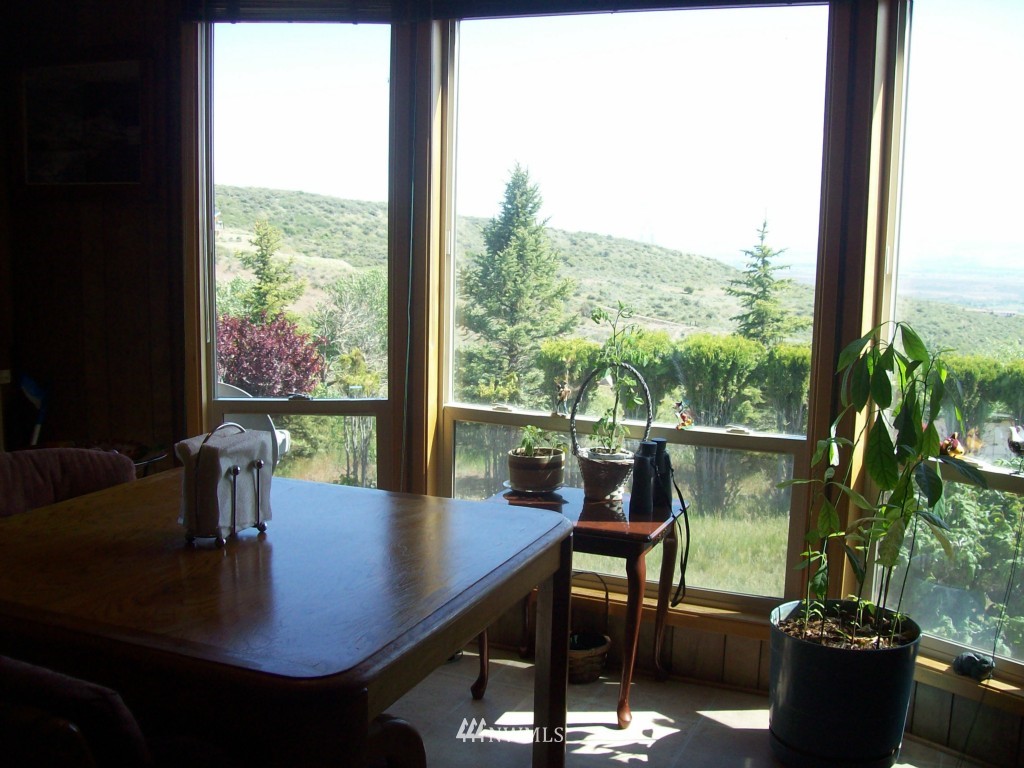 8661 Robbins Road Ellensburg, WA 98926 - Photo 4 of 10 Gallery Image 4