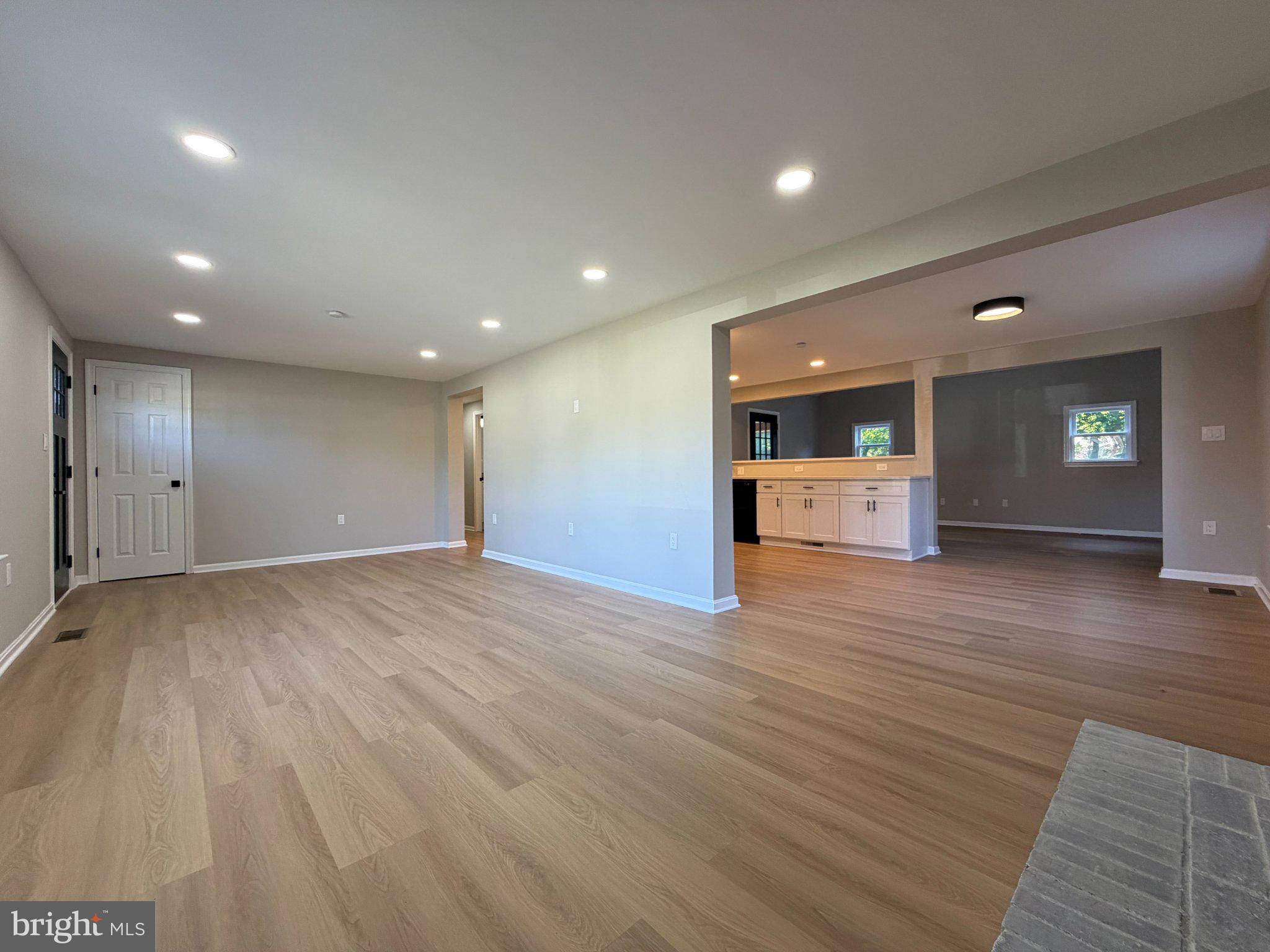 109 Birch Road Stevensville, MD 21666 - Photo 12 of 61 Spacious, light-filled living area.