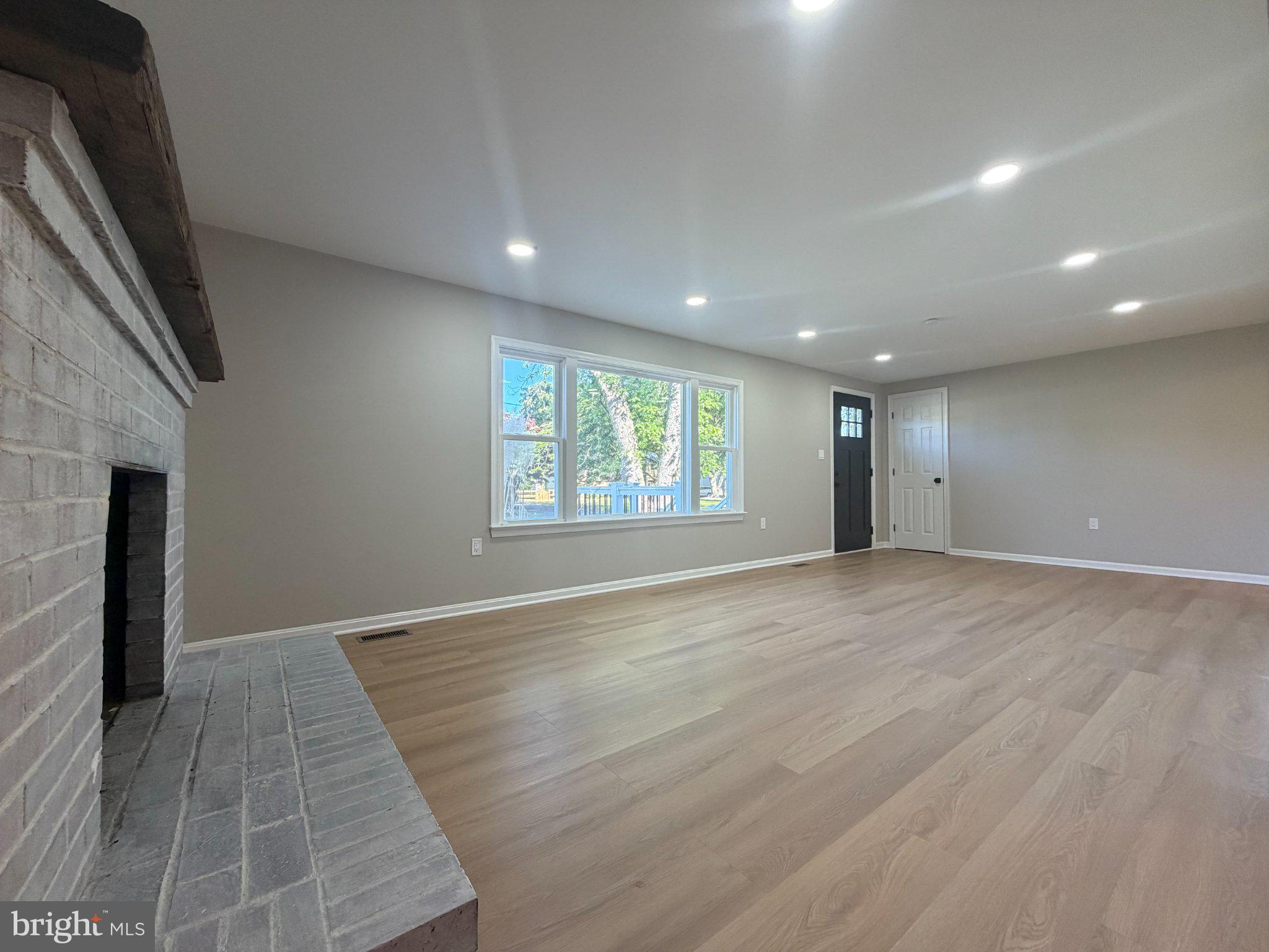 109 Birch Road Stevensville, MD 21666 - Photo 7 of 61 Bright and airy open space awaits.