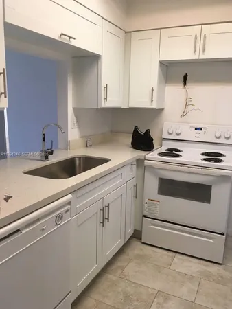 $1,900 | 719 Gardens Drive, Unit 106, Pompano Beach, FL 33069