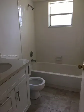 $1,900 | 719 Gardens Drive, Unit 106, Pompano Beach, FL 33069